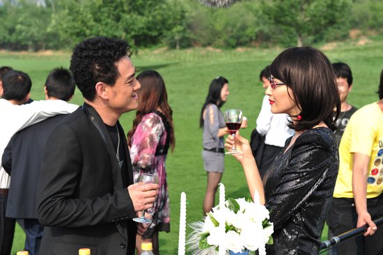 《戒煙不戒酒》莫小棋助興朱時茂婚禮 激情獻吻
