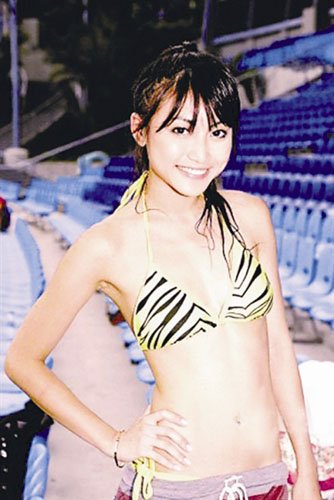 陳冠希前女友淪為酒吧賣唱 曝淫媒釣女星赴飯局