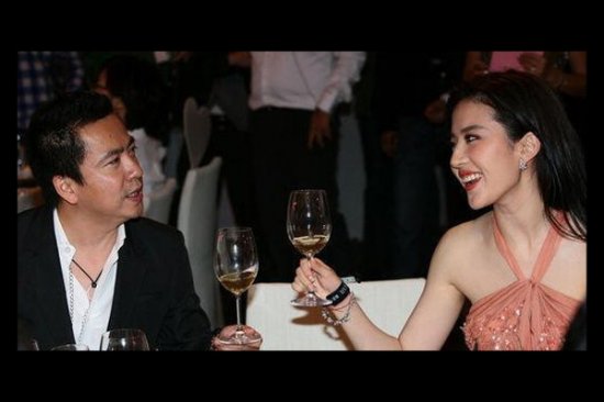 劉亦菲陪酒 眾女星喝酒出糗被揩油(圖)
