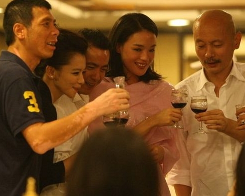 劉亦菲陪酒 眾女星喝酒出糗被揩油(圖)