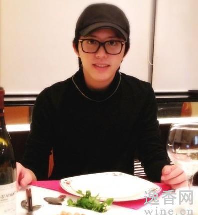 李云迪與神秘女小酌鋼琴王子酷愛(ài)葡萄酒（圖）