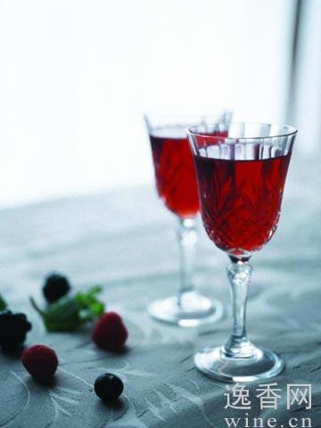 英國酒類行業雜志《Drink Business》總結了自其2002年7月建立至今，酒類行業最大的變革和趨勢。他們首先考慮了互聯網的影響。